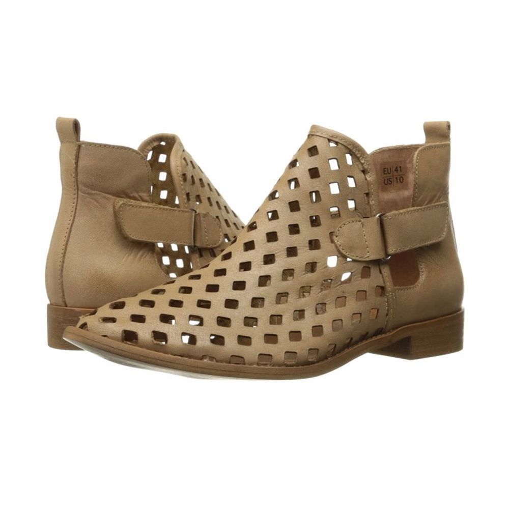 Anthropologie Musse & Cloud Calia Leather
Perforated Booties Size 8